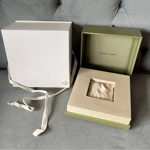 Van Cleef &Arpels ウォッチケース $_57.PNG?set_id=880000500F
